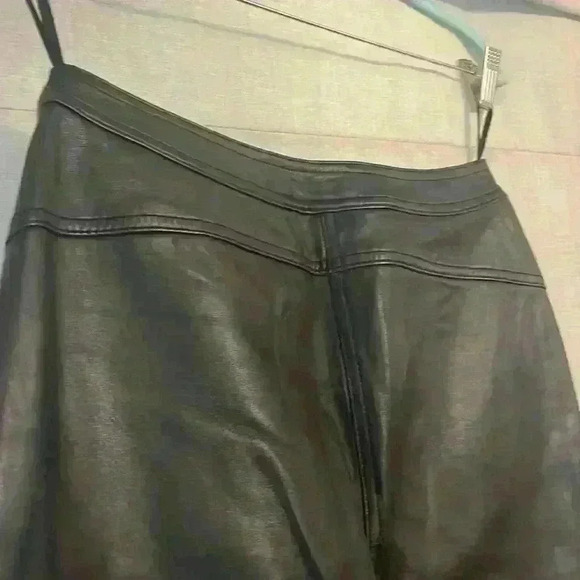 100% leather pants, like new! No flaws. - Picture 6 of 7